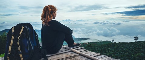 1200x500 woman sitting in forrste with view.jpg